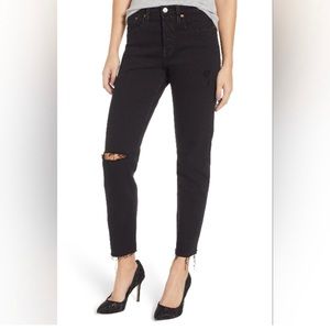 LEVI’S Wedgie crop distressed black label sz 26 black buttonfly